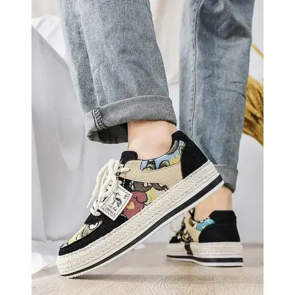 Mens Color-Matching Canvas Sneakers | UV-Resistant Low-Top Casual Shoes in Beige, Black, Green